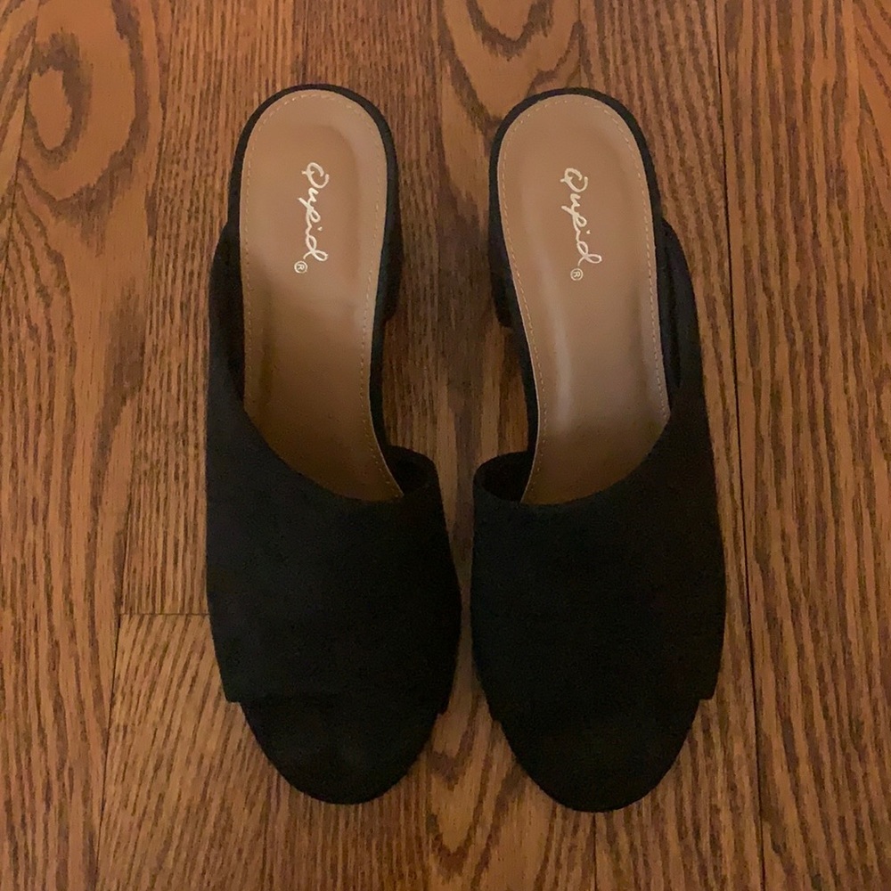 Peep toe mule